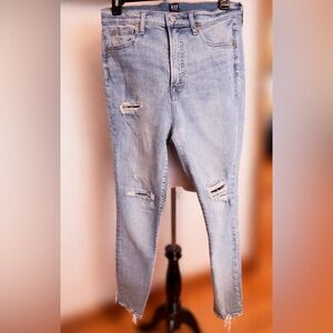 GAP Women's Light Blue Distressed Jeans Sz 10/30
